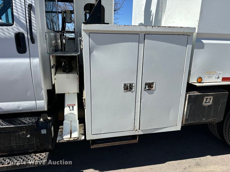 image for item NJ9416 2005 GMC C7500 forestry bucket truck