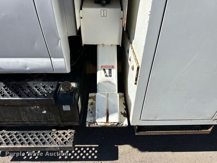 image for item NJ9416 2005 GMC C7500 forestry bucket truck