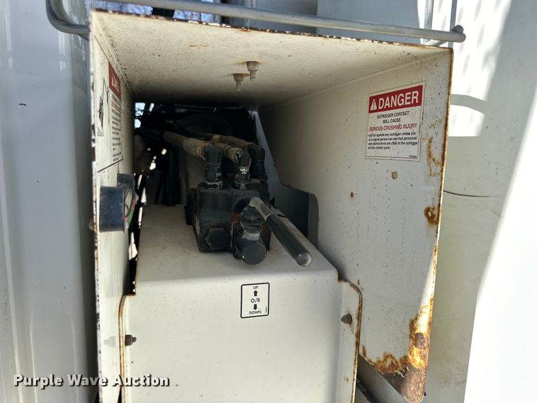 image for item NJ9416 2005 GMC C7500 forestry bucket truck