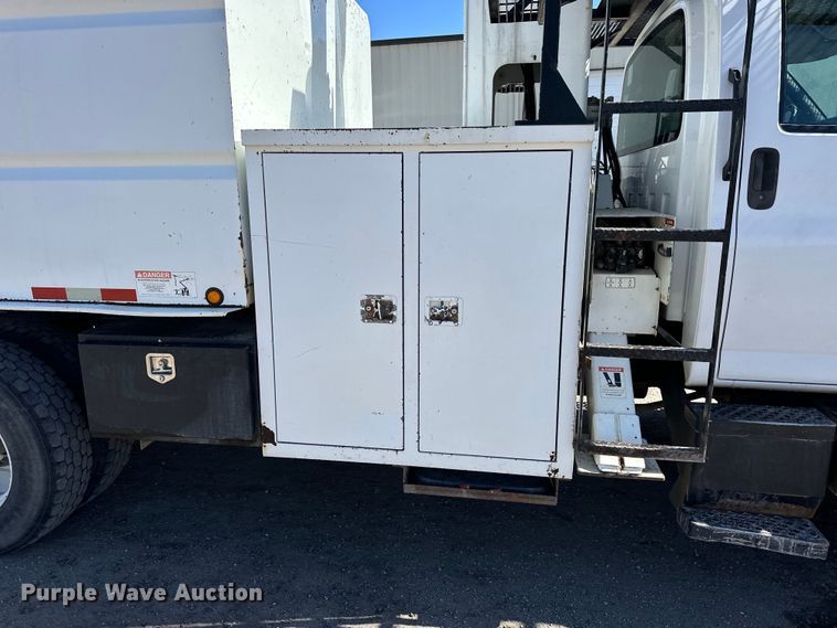 image for item NJ9416 2005 GMC C7500 forestry bucket truck