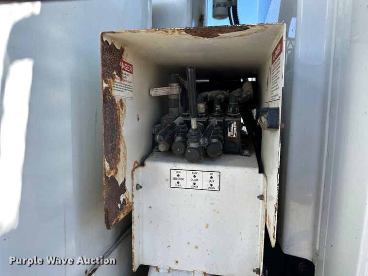 image for item NJ9416 2005 GMC C7500 forestry bucket truck