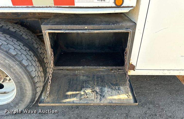 image for item NJ9416 2005 GMC C7500 forestry bucket truck