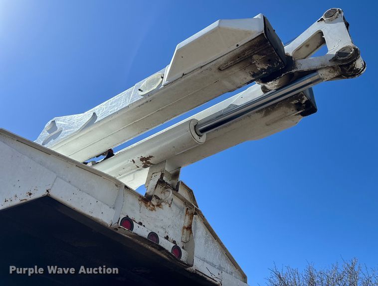 image for item NJ9416 2005 GMC C7500 forestry bucket truck