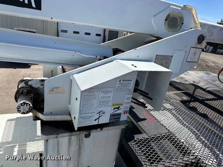 image for item NJ9416 2005 GMC C7500 forestry bucket truck