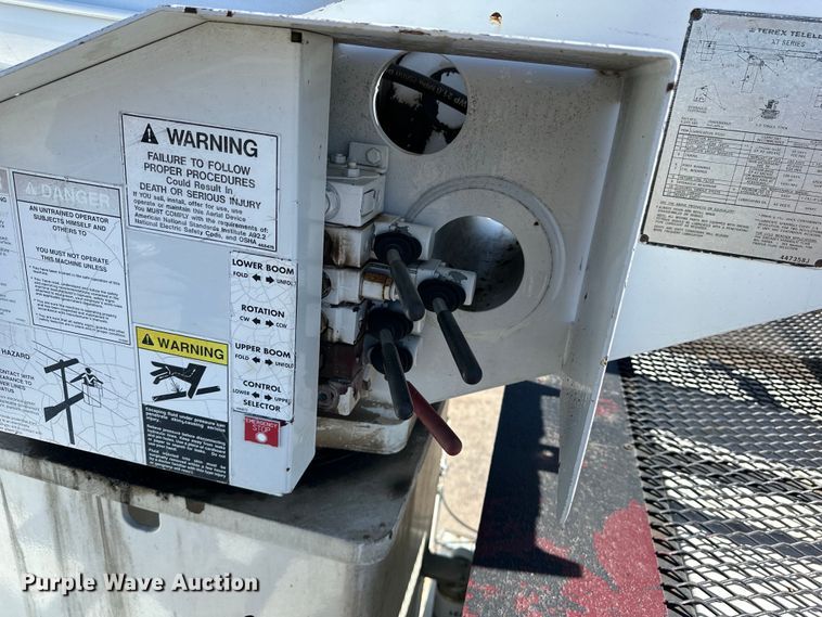 image for item NJ9416 2005 GMC C7500 forestry bucket truck