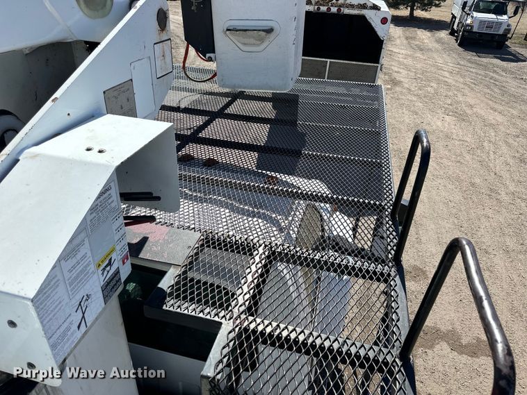 image for item NJ9416 2005 GMC C7500 forestry bucket truck