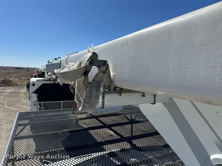 image for item NJ9416 2005 GMC C7500 forestry bucket truck