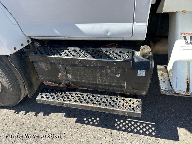 image for item NJ9416 2005 GMC C7500 forestry bucket truck