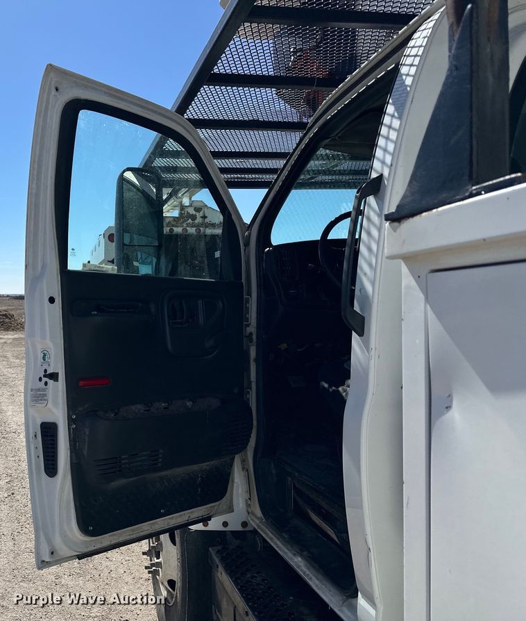 image for item NJ9416 2005 GMC C7500 forestry bucket truck