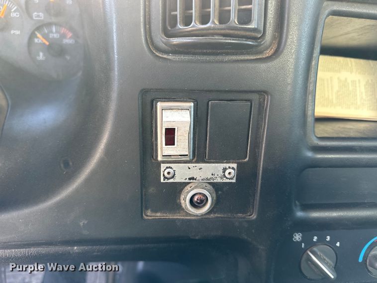 image for item NJ9416 2005 GMC C7500 forestry bucket truck