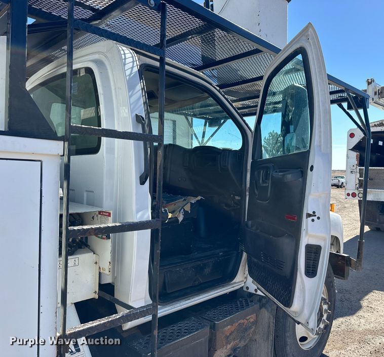 image for item NJ9416 2005 GMC C7500 forestry bucket truck