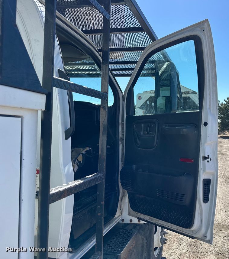 image for item NJ9416 2005 GMC C7500 forestry bucket truck
