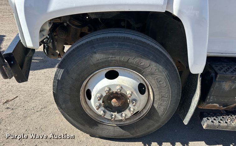 image for item NJ9416 2005 GMC C7500 forestry bucket truck