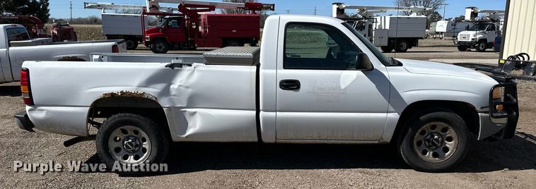 image for item NJ9417 2007 GMC Sierra 1500 pickup truck