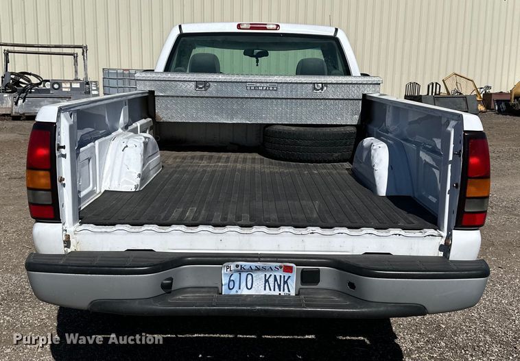 image for item NJ9417 2007 GMC Sierra 1500 pickup truck