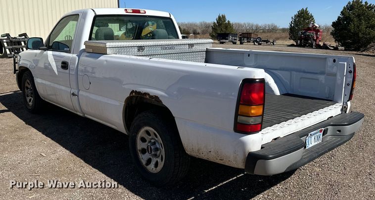 image for item NJ9417 2007 GMC Sierra 1500 pickup truck