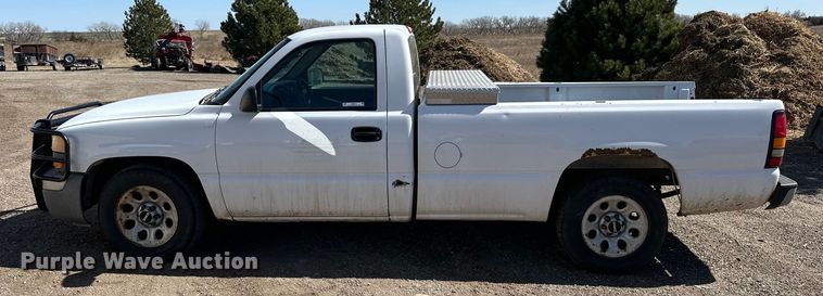 image for item NJ9417 2007 GMC Sierra 1500 pickup truck