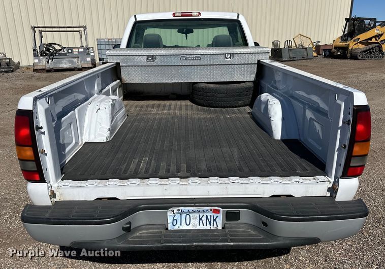 image for item NJ9417 2007 GMC Sierra 1500 pickup truck