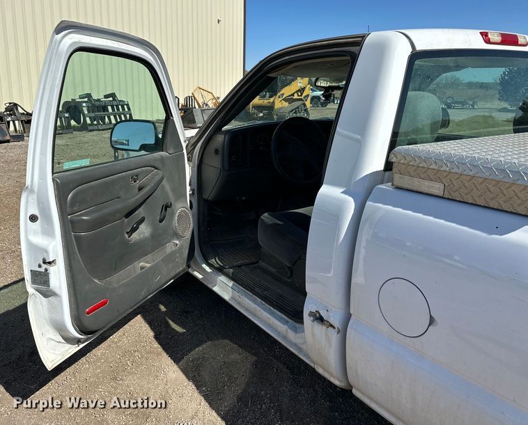 image for item NJ9417 2007 GMC Sierra 1500 pickup truck