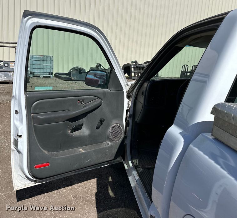 image for item NJ9417 2007 GMC Sierra 1500 pickup truck