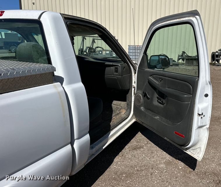 image for item NJ9417 2007 GMC Sierra 1500 pickup truck