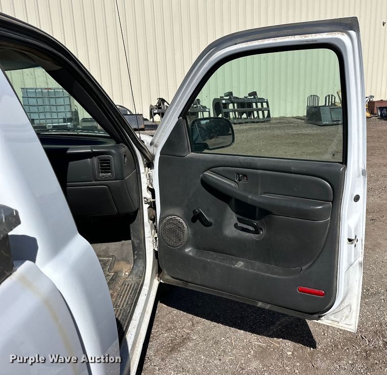 image for item NJ9417 2007 GMC Sierra 1500 pickup truck