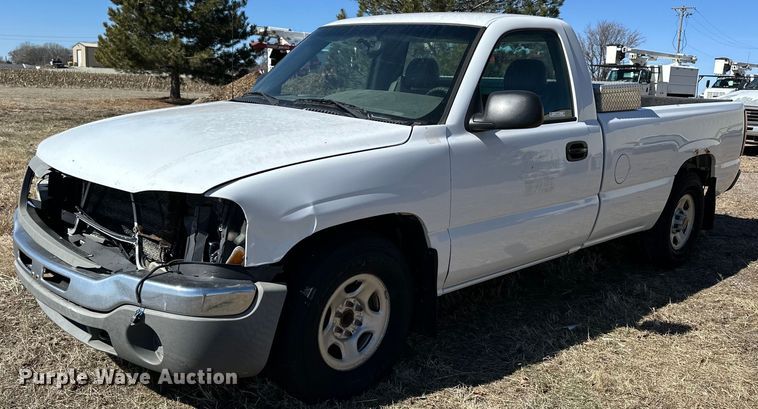 image for item NJ9418 2004 GMC Sierra 1500 pickup truck