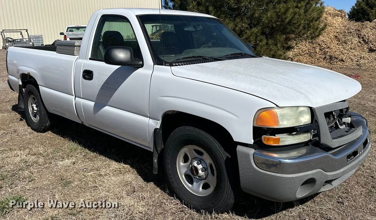 image for item NJ9418 2004 GMC Sierra 1500 pickup truck