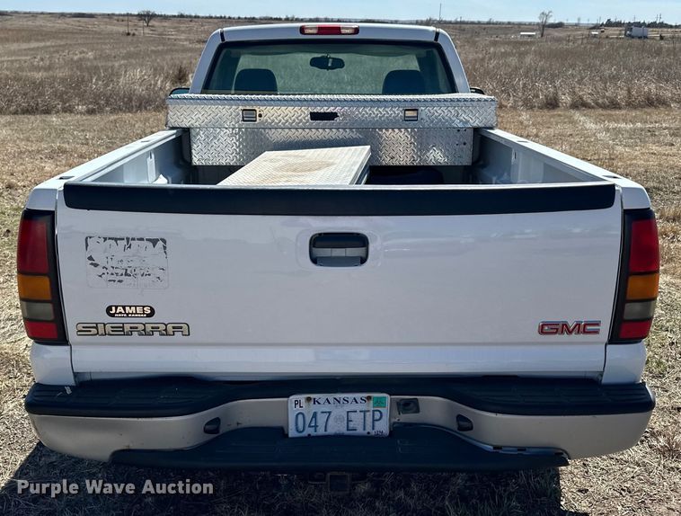 image for item NJ9418 2004 GMC Sierra 1500 pickup truck