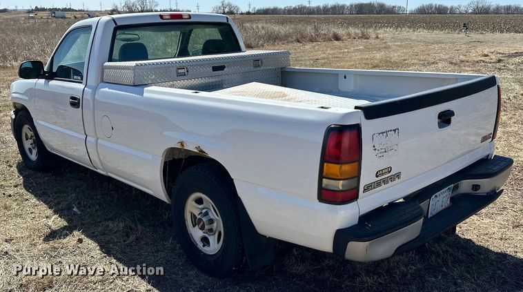 image for item NJ9418 2004 GMC Sierra 1500 pickup truck