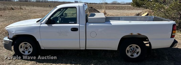 image for item NJ9418 2004 GMC Sierra 1500 pickup truck
