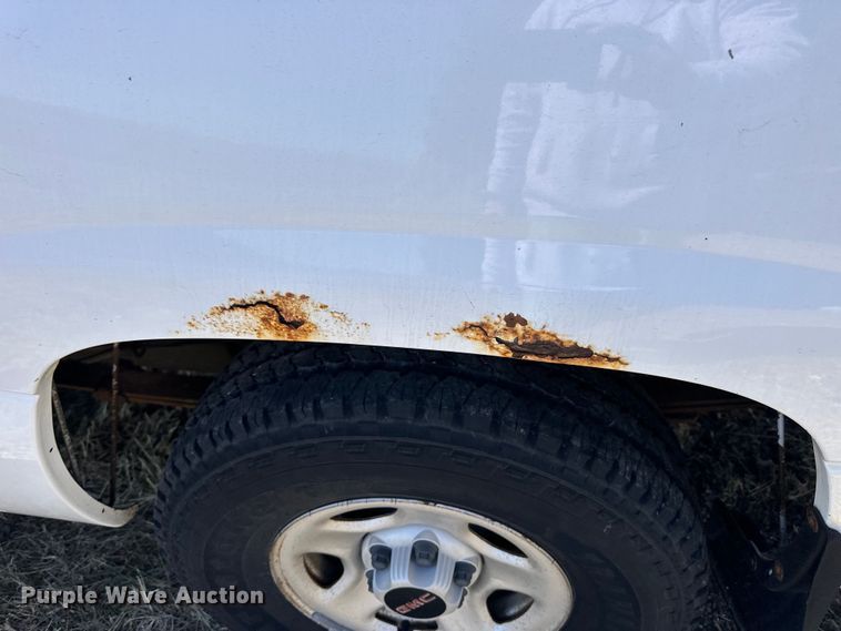 image for item NJ9418 2004 GMC Sierra 1500 pickup truck