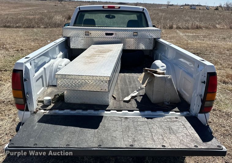 image for item NJ9418 2004 GMC Sierra 1500 pickup truck