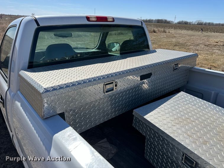 image for item NJ9418 2004 GMC Sierra 1500 pickup truck