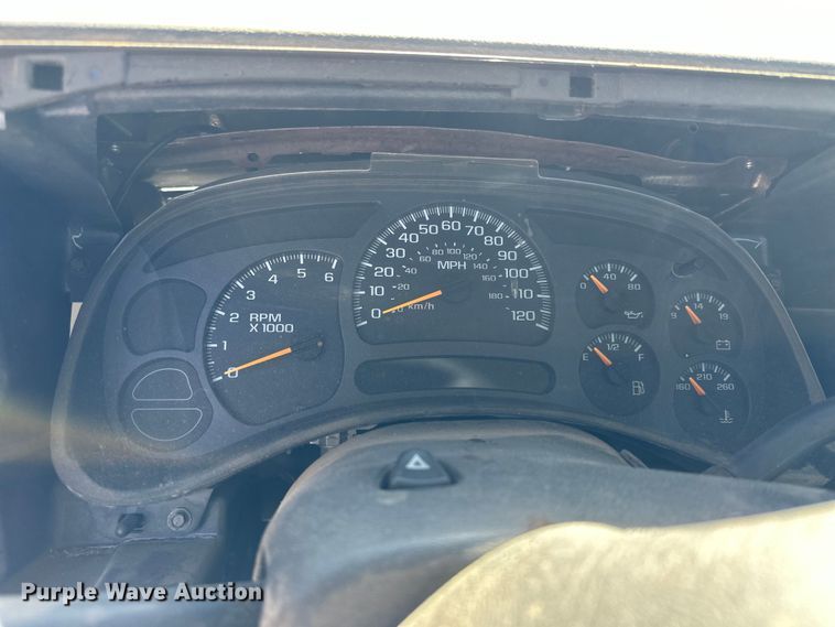 image for item NJ9418 2004 GMC Sierra 1500 pickup truck