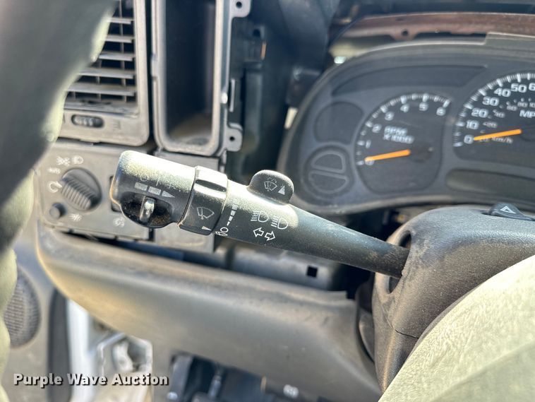 image for item NJ9418 2004 GMC Sierra 1500 pickup truck