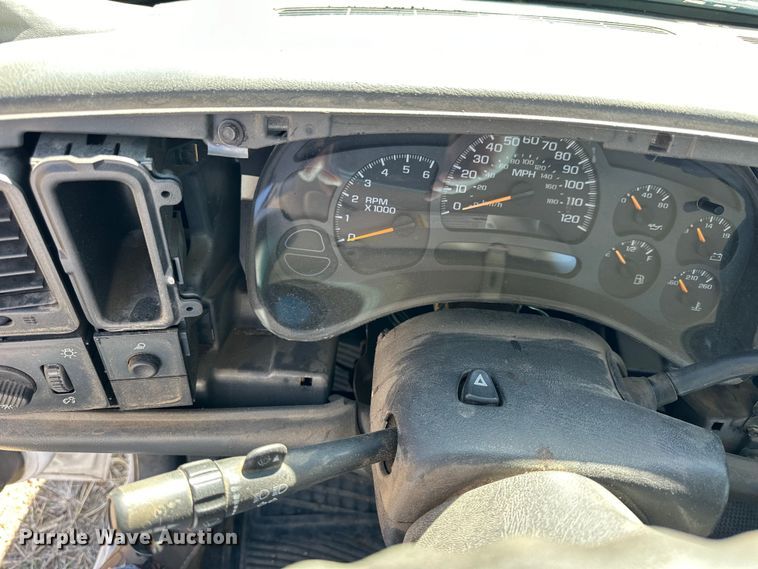 image for item NJ9418 2004 GMC Sierra 1500 pickup truck