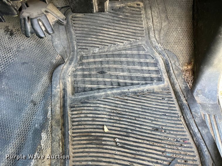 image for item NJ9418 2004 GMC Sierra 1500 pickup truck