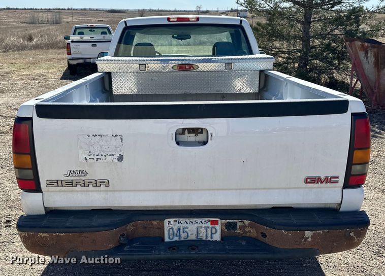 image for item NJ9419 2007 GMC Sierra 1500 pickup truck