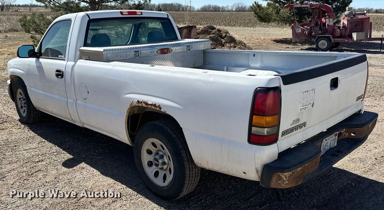 image for item NJ9419 2007 GMC Sierra 1500 pickup truck