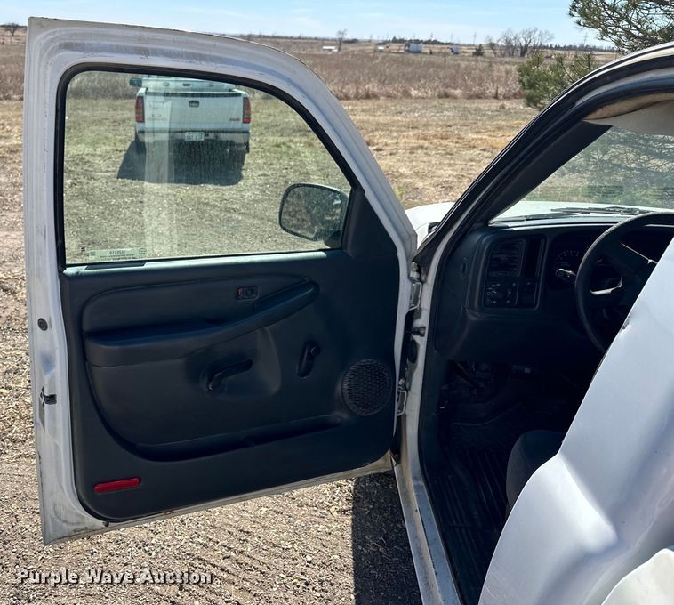 image for item NJ9419 2007 GMC Sierra 1500 pickup truck