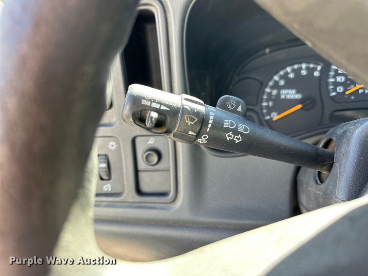 image for item NJ9419 2007 GMC Sierra 1500 pickup truck