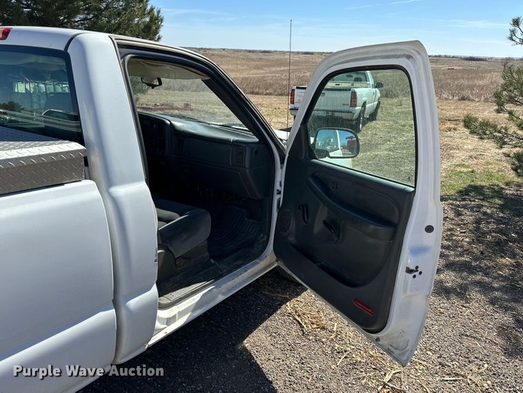 image for item NJ9419 2007 GMC Sierra 1500 pickup truck