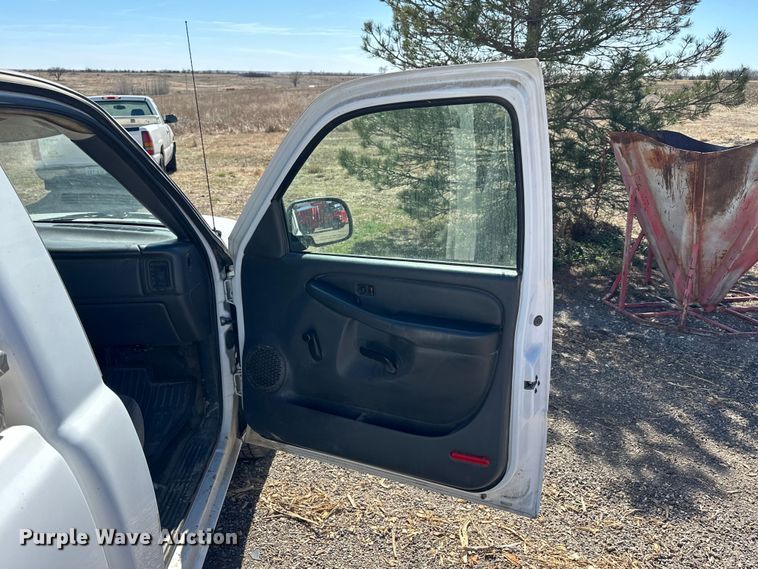 image for item NJ9419 2007 GMC Sierra 1500 pickup truck