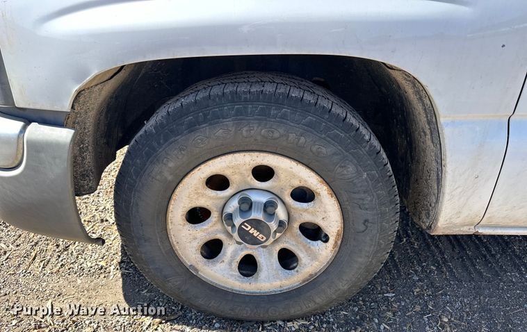 image for item NJ9419 2007 GMC Sierra 1500 pickup truck