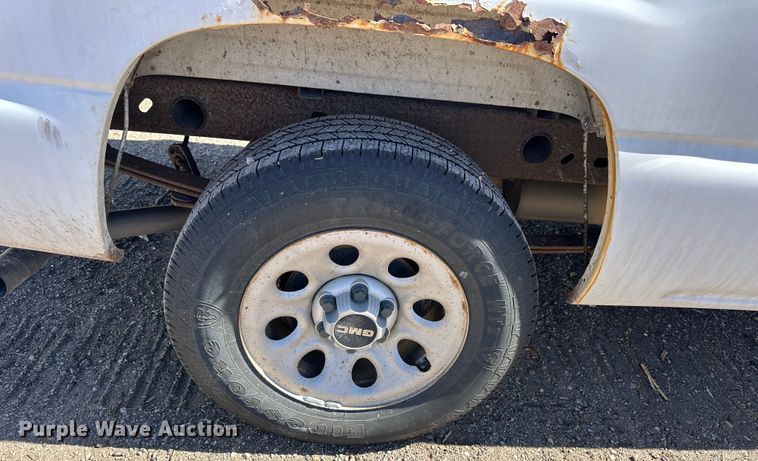 image for item NJ9419 2007 GMC Sierra 1500 pickup truck