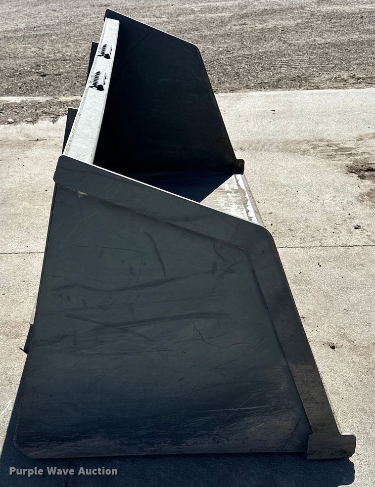 image for item NJ9420 Skid steer bucket