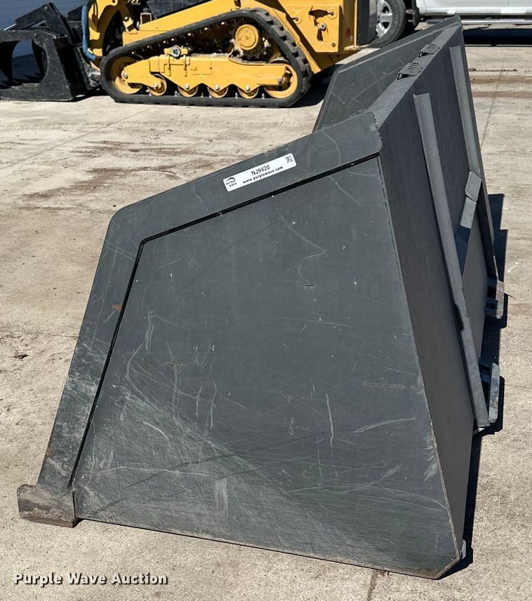 image for item NJ9420 Skid steer bucket