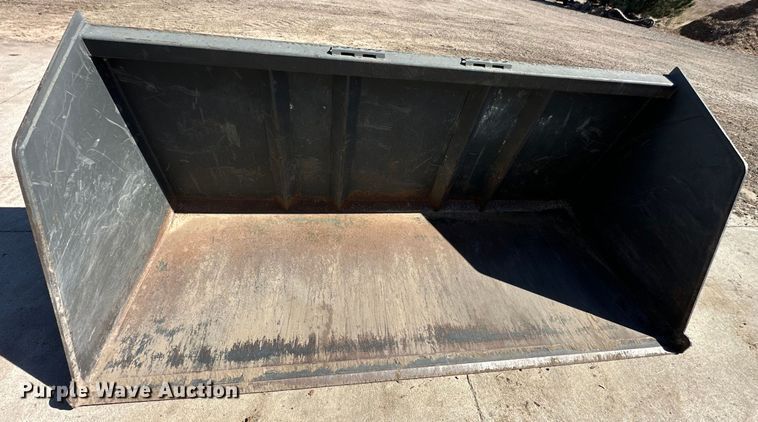 image for item NJ9420 Skid steer bucket