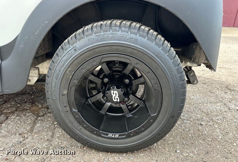 image for item NJ9483 Club Car Tempo golf cart